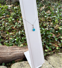 DCH6991 = White Leatherette Multi Necklace Stand