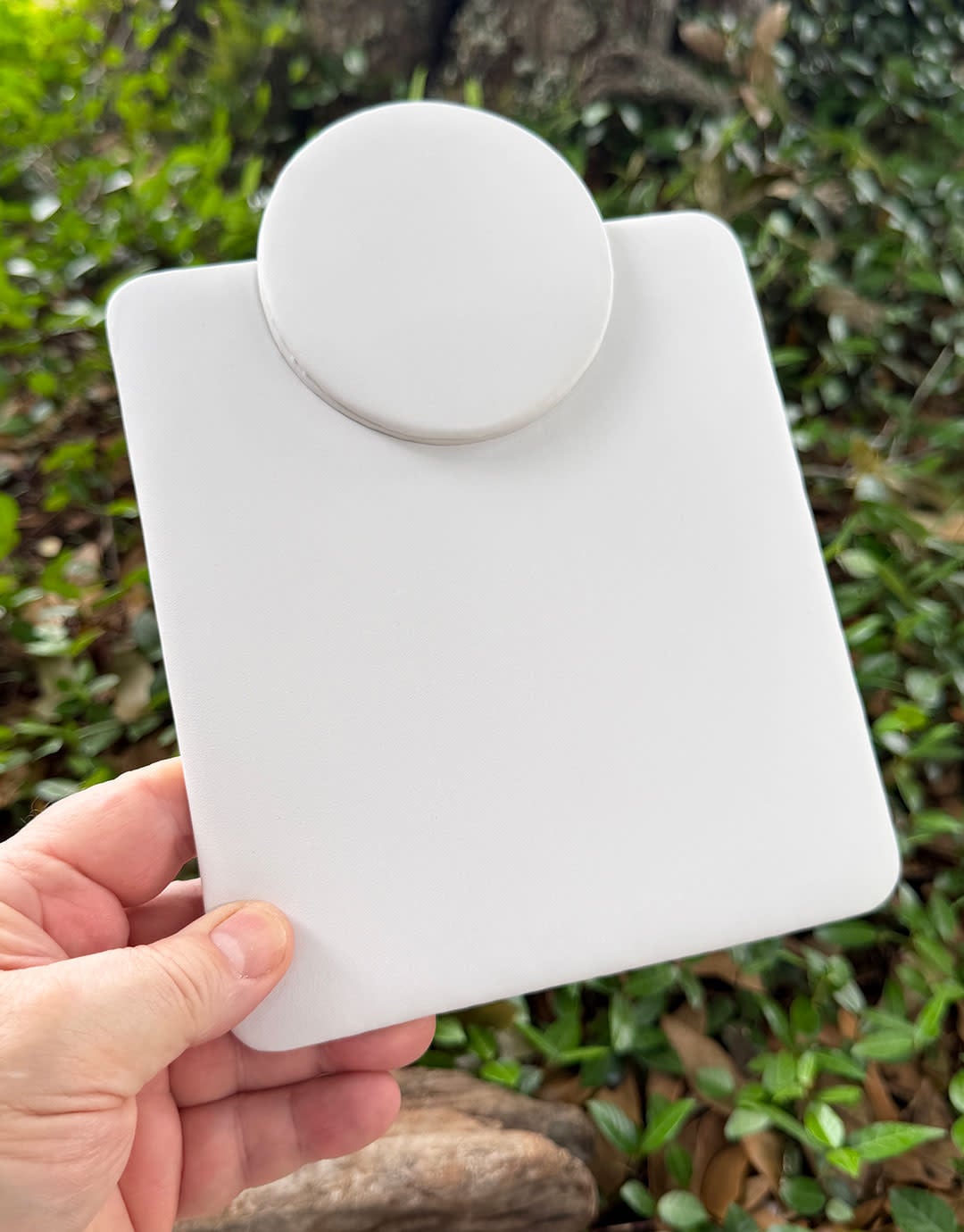 DCH6724 = White Leatherette Foldable Necklace Stand