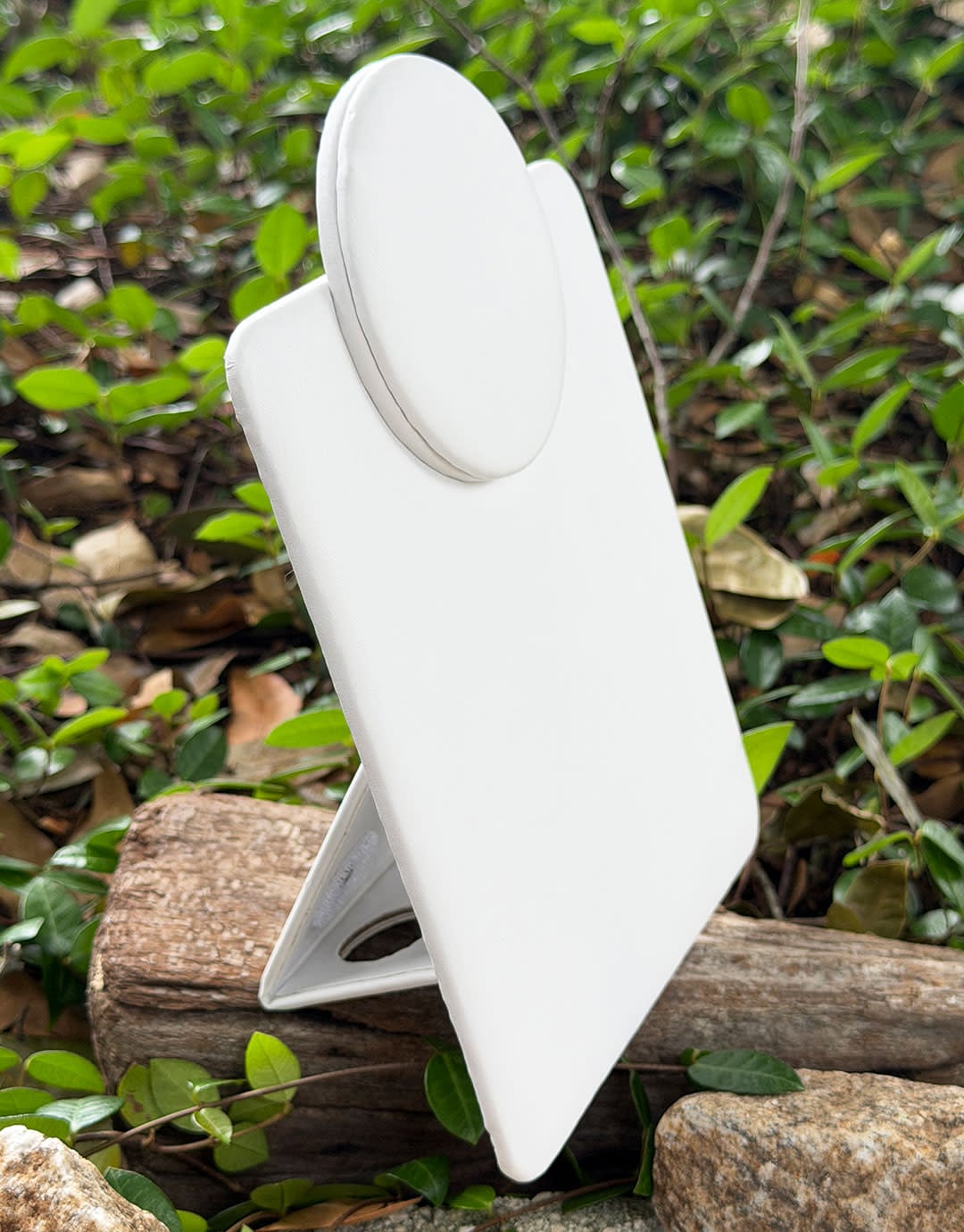 DCH6724 = White Leatherette Foldable Necklace Stand