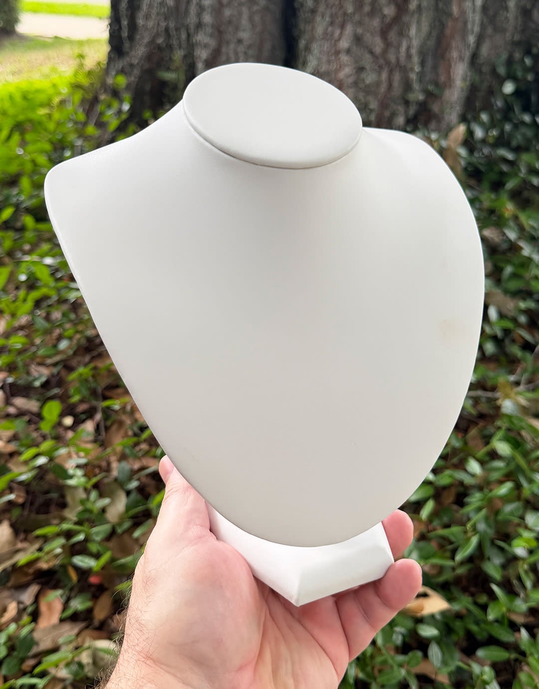 DCH6994 = White Leatherette Contour Neck Form