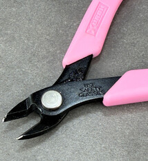 Xuron PL42175P = Xuron Flush Cutting Maxi Shear with Pink Handles