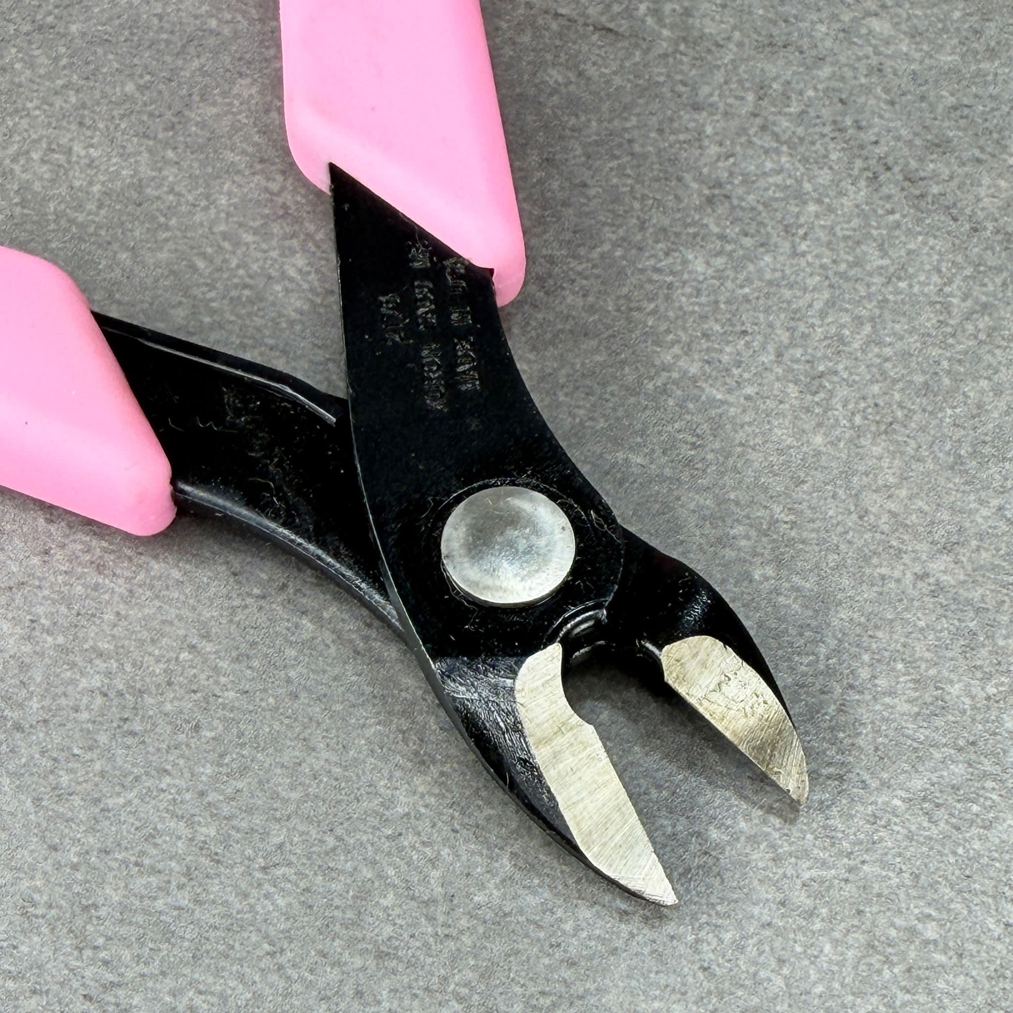 Xuron PL42175P = Xuron Flush Cutting Maxi Shear with Pink Handles