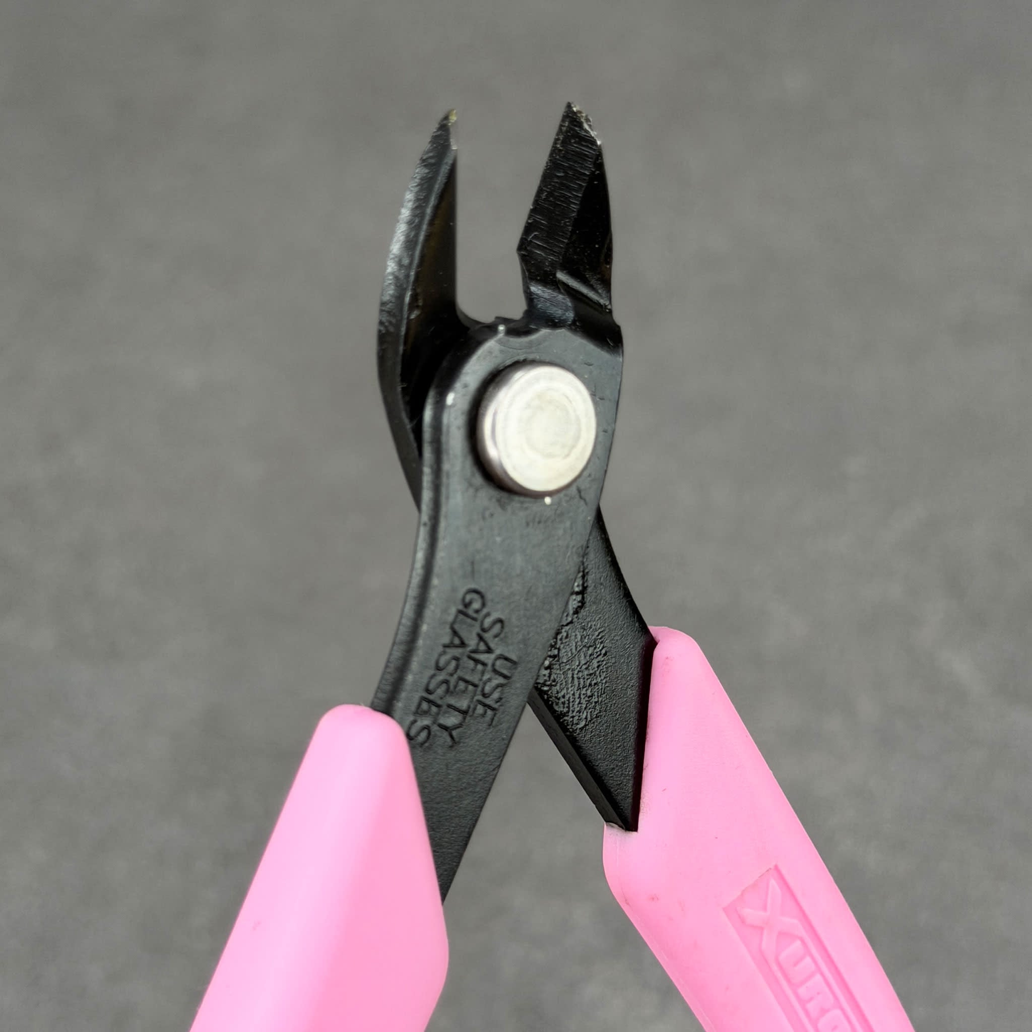 Xuron PL42175P = Xuron Flush Cutting Maxi Shear with Pink Handles