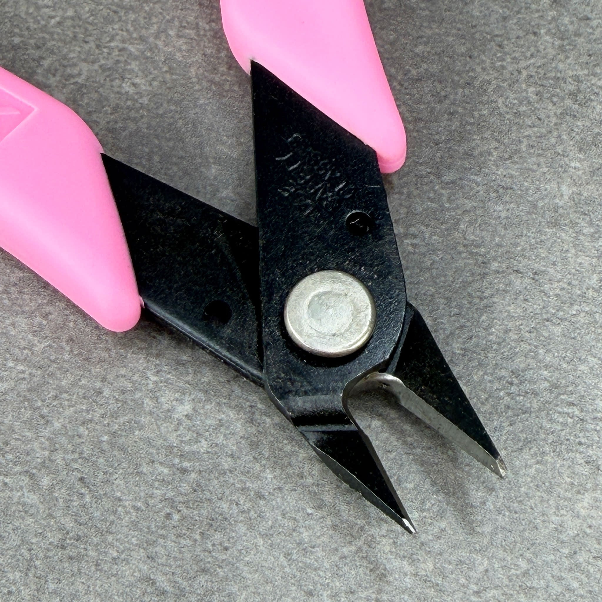 Xuron PL4410P = Xuron Micro Flush Cutting Shear #410 with Pink Handles