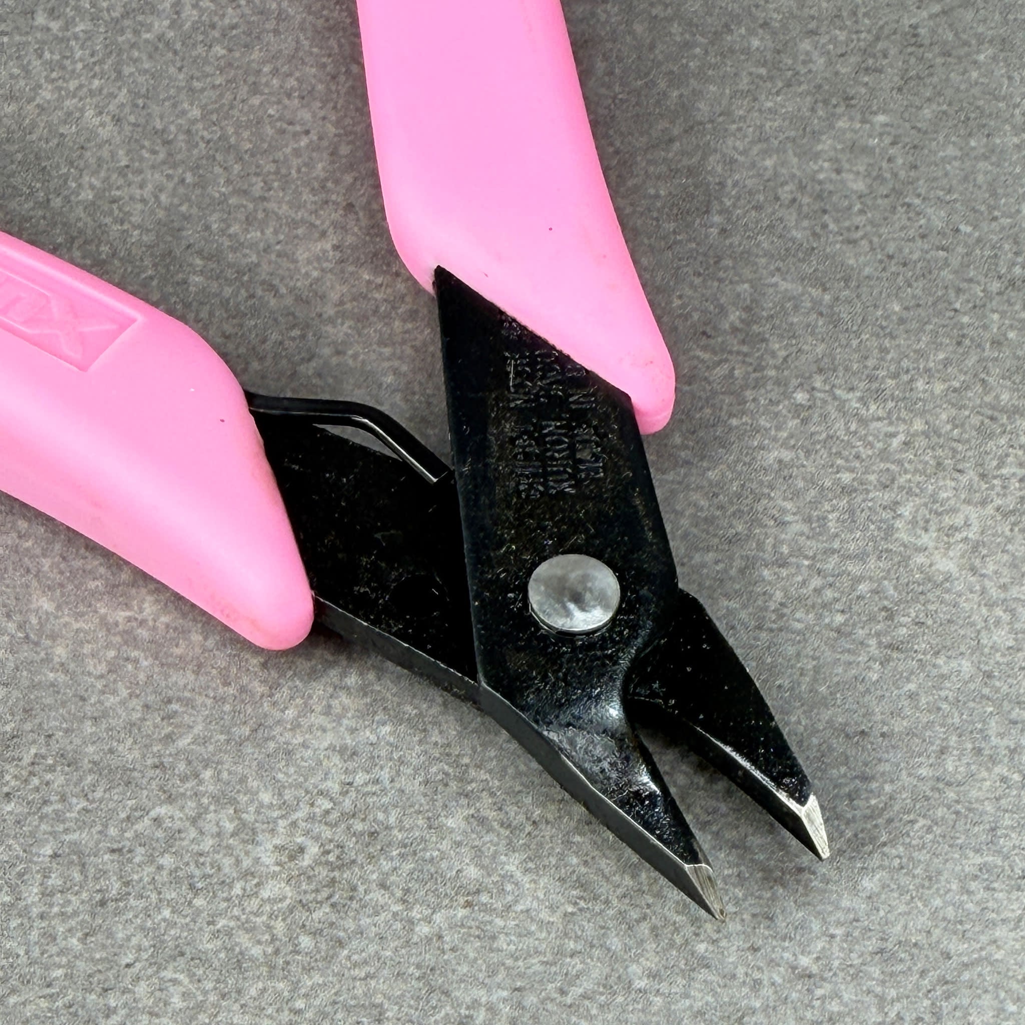 Xuron PL4487P = Jump Ring Plier with Chisel Nose by Xuron with Pink Handles