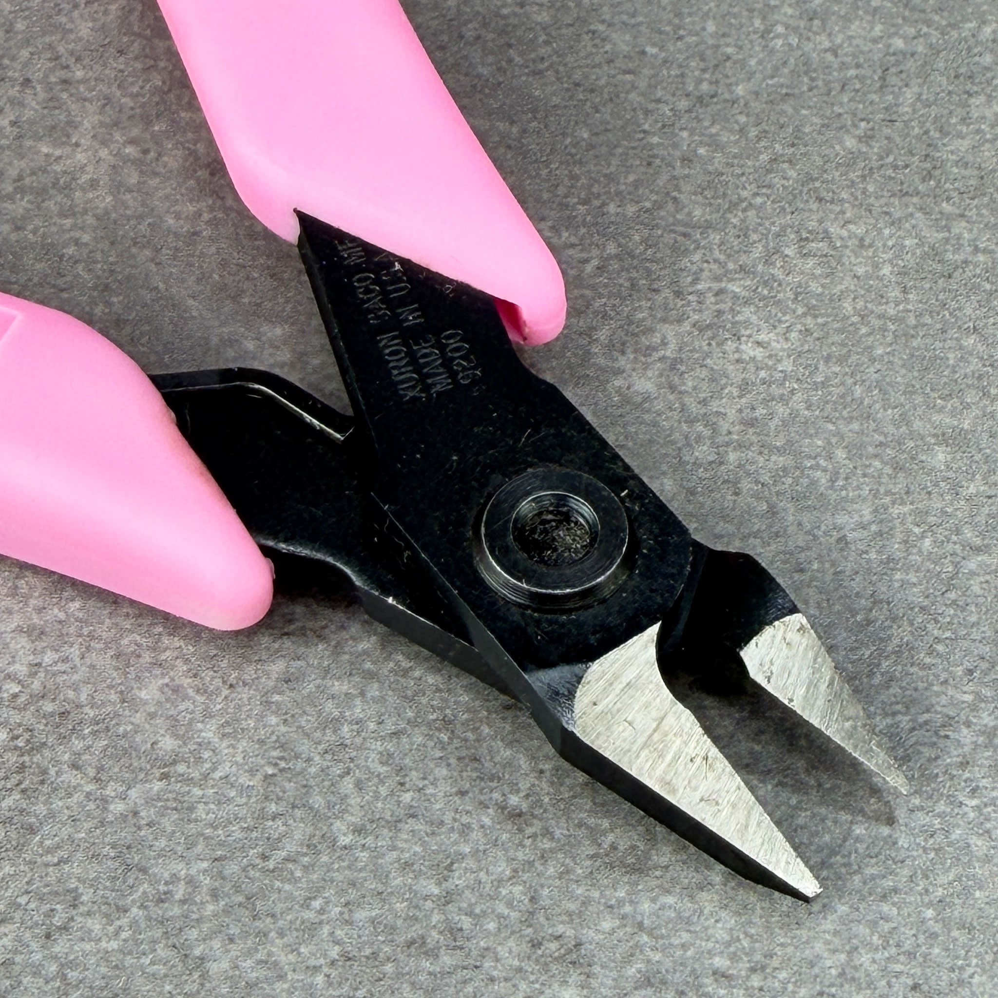 Xuron PL49200P = Xuron Tapered Head Flush Cutting Micro Shear with Pink Handles