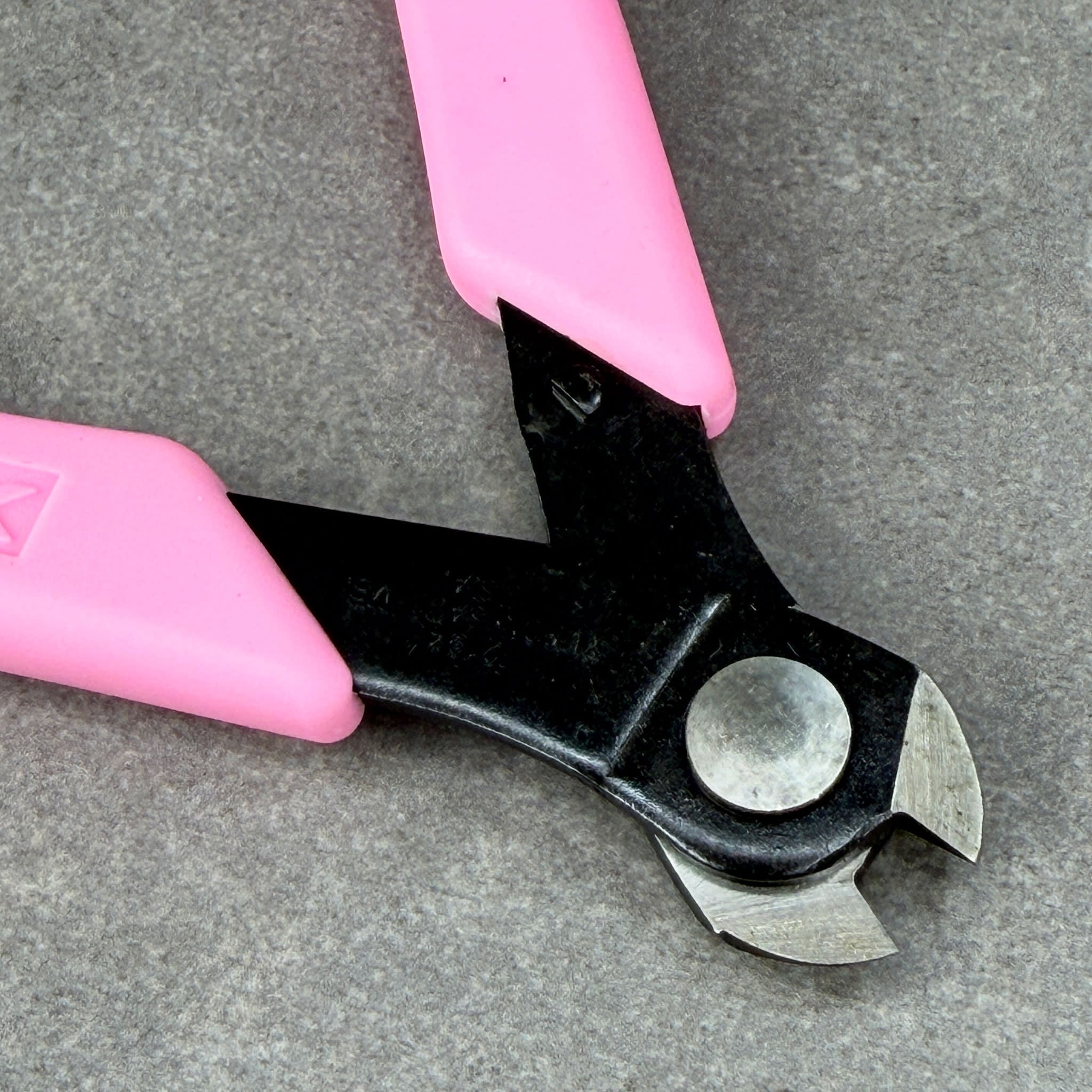 Xuron PL42194P = Xuron Hard Wire Cutter with Tapered Head with Pink Handles