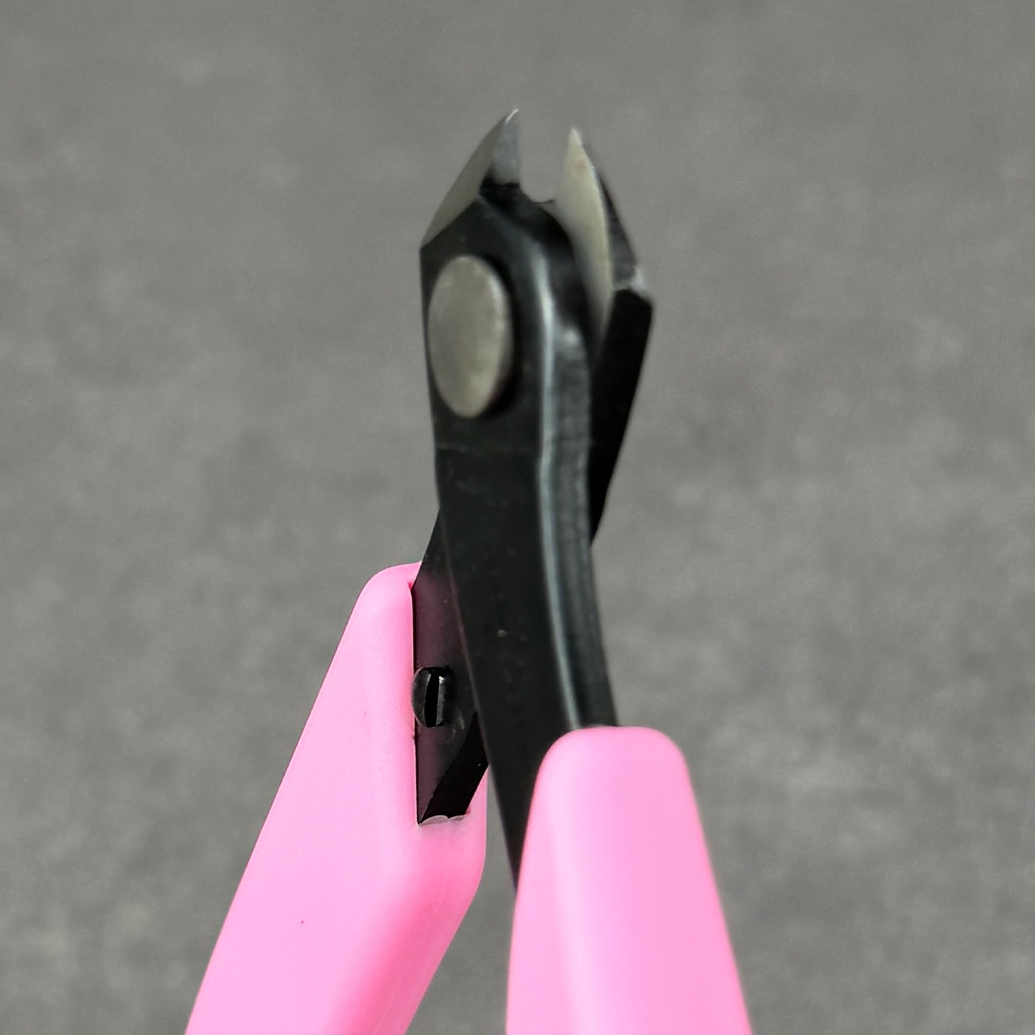 Xuron PL42194P = Xuron Hard Wire Cutter with Tapered Head with Pink Handles