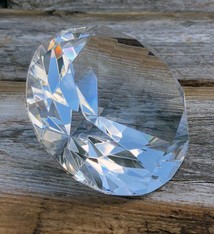 DIS9714 = CRYSTAL CUT GLASS DISPLAY -3-1/2" dia