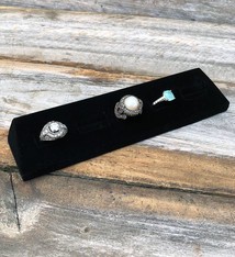 DRG1195 = Value Velvet Slanted Ring Display Block for 5 Rings