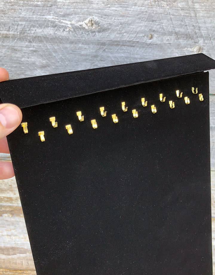 DCH1652 = VELVET NECKLACE & CHAIN EASEL BOARD with 18 HOOKS and COVER FLAP 9-1/2"wX14"h