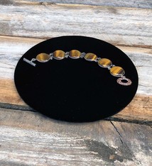 DIS1317 = Black Value Velvet Round Display Pad 7'' (Pkg of 3)