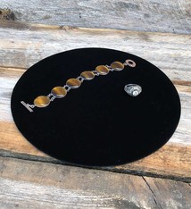 DIS1318 = Black Value Velvet Round Display Pad 9''