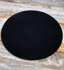DIS1319 = Black Value Velvet Round Display Pad 11''