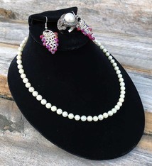 DCH1718 = Black Value Velvet Necklace Bust with Earring Flap & Ring Clip 4''H