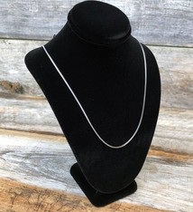 DCH1893 = Black Velvet Necklace Bust 7''H