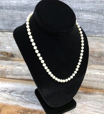 DCH1897 = Velvet Necklace Bust 10-1/4'' HIGH