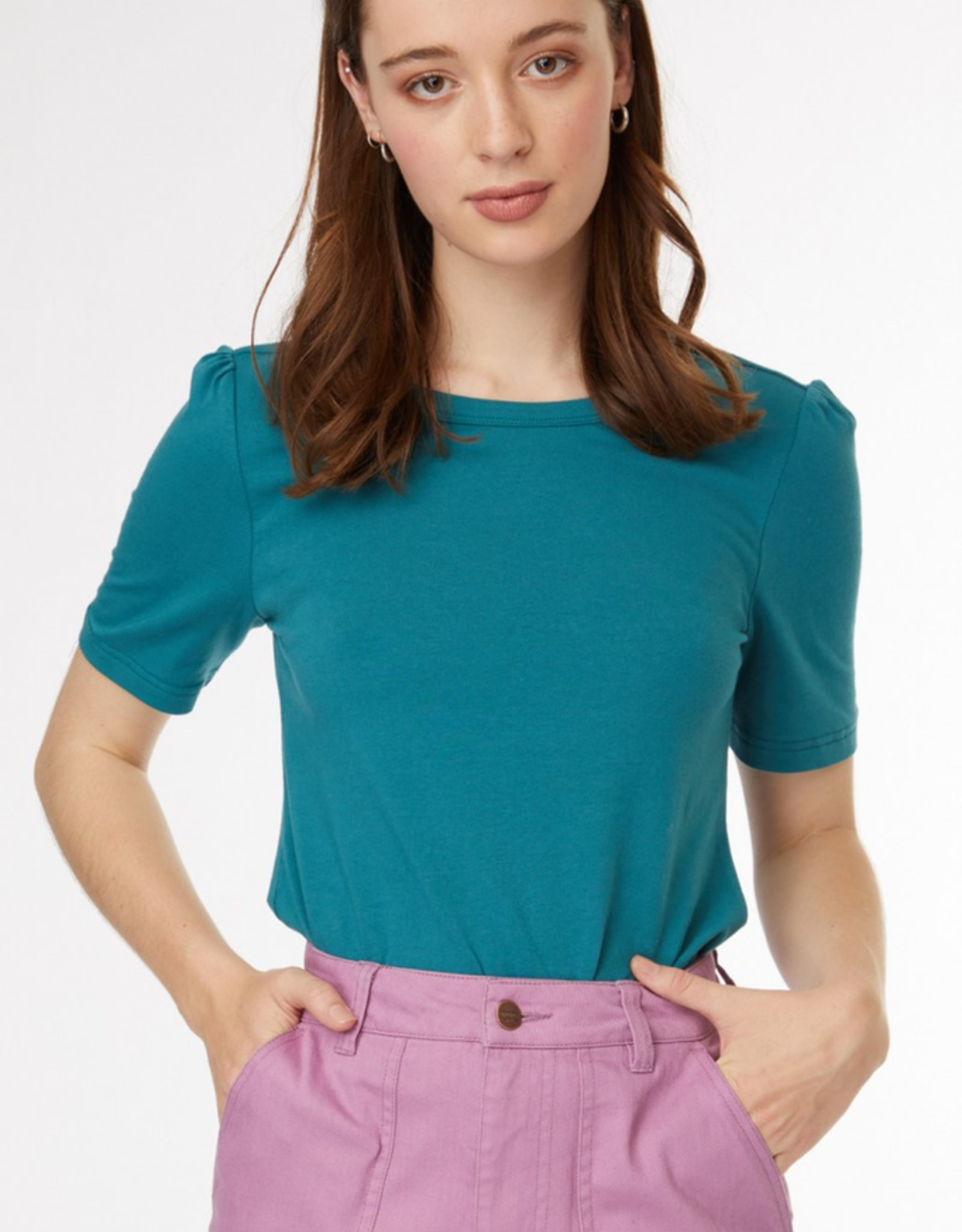 Leslie Tee, Teal