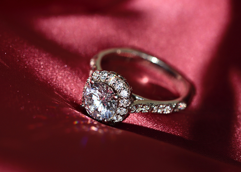 What is the difference between a diamond and a brilliant?