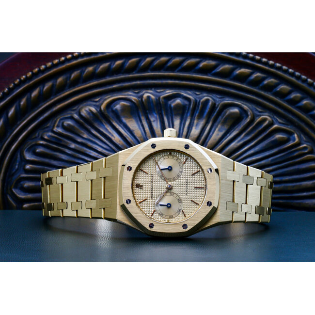 Audemars Piguet AUDEMARS PIGUET ROYAL OAK 37MM 1980s (B+P) #25572  MK1 DIAL MINT CONDITION VERY RARE 24 HOUR NOTICE FOR APPOINTMENT