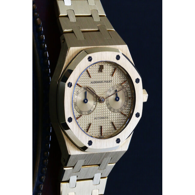 Audemars Piguet AUDEMARS PIGUET ROYAL OAK 37MM 1980s (B+P) #25572  MK1 DIAL MINT CONDITION VERY RARE 24 HOUR NOTICE FOR APPOINTMENT