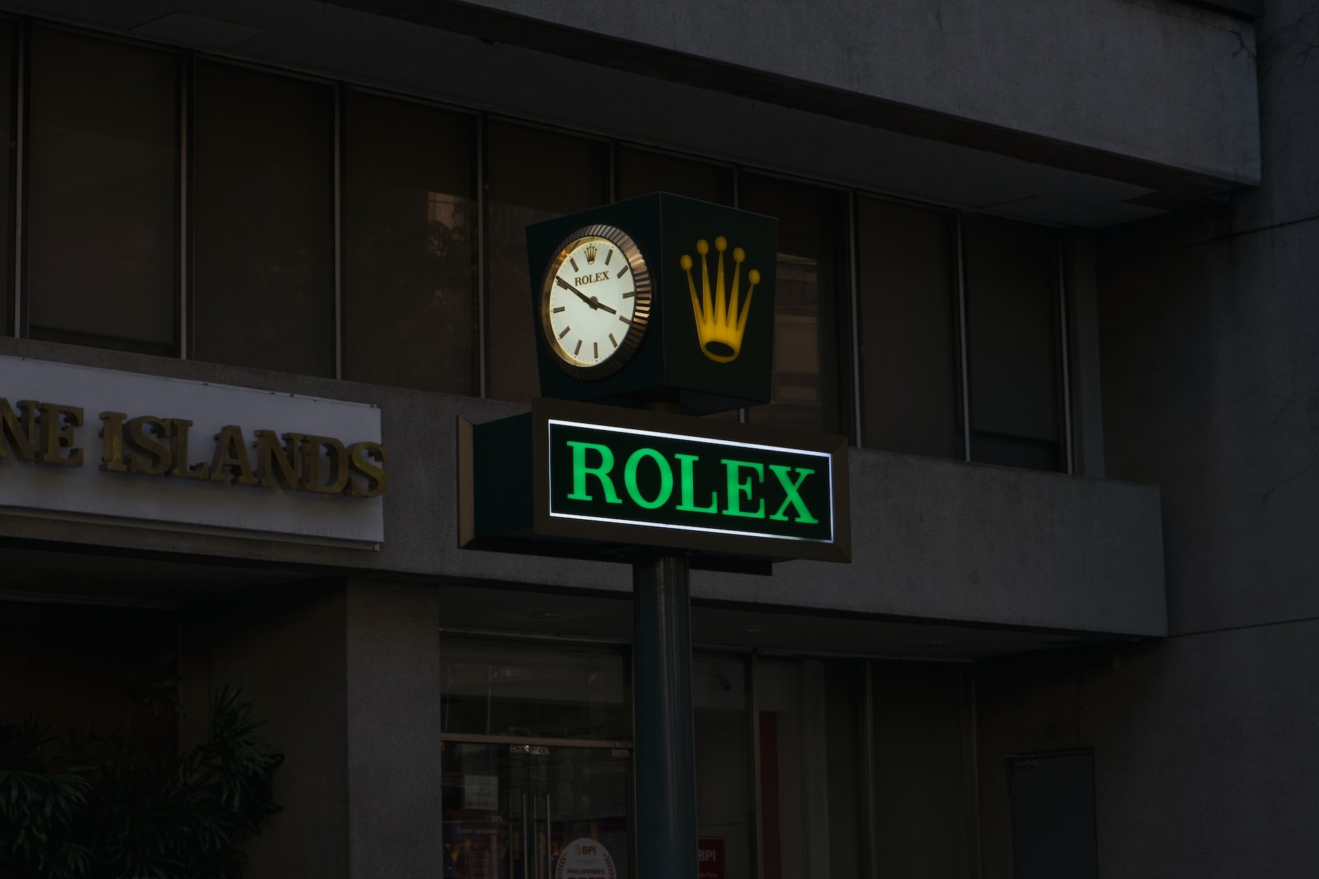 The Complete Guide To New & Used Rolex Watches