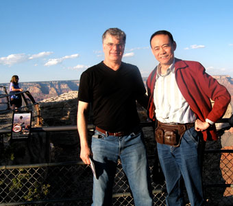 Tom Metzler meets master violin maker Ming-Jiang Zhu from Guangzhou, China at, of all places, the Grand Canyon!