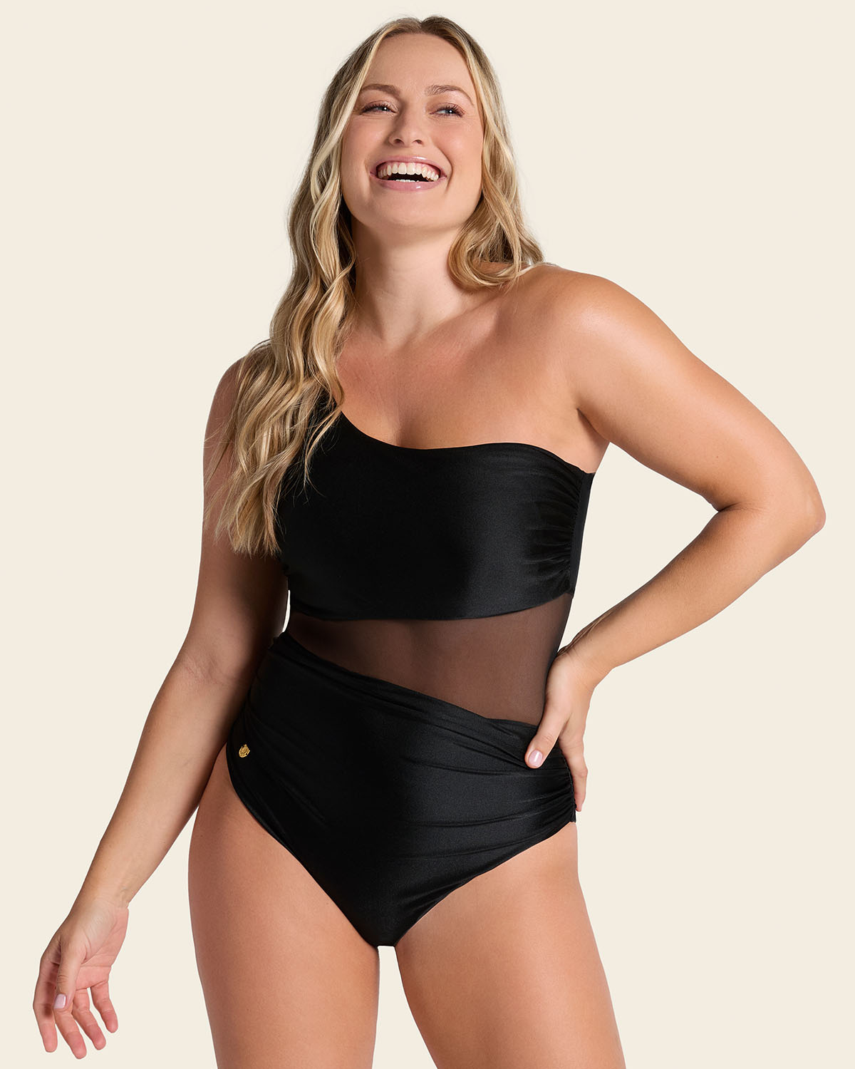 19A122Z Radiant One-Shoulder Noir