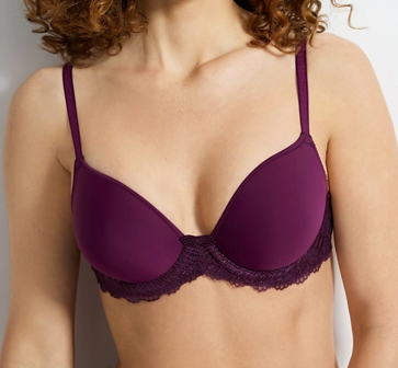 853117 La Femme Winter Bloom