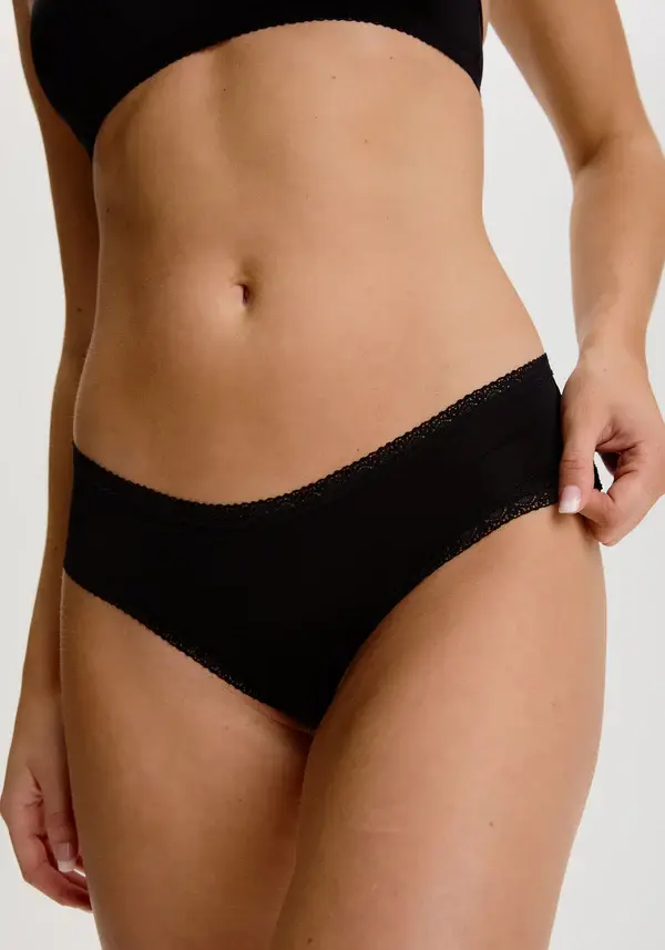 Shorty à bordure de dentelle The Micro