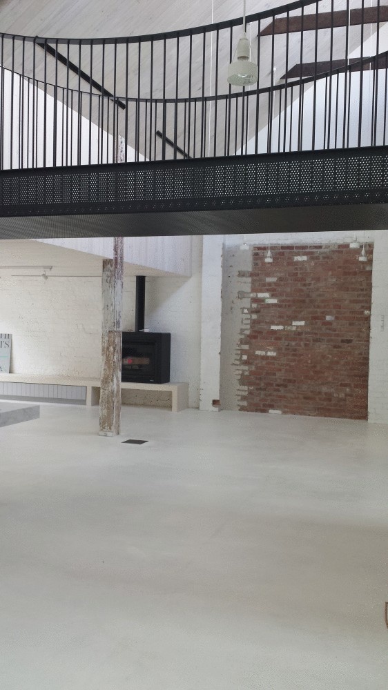 LIVOS Kunos Oil Sealer in white on concrete floor