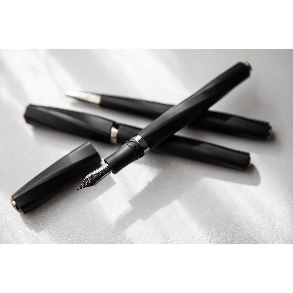 Visconti Visconti Divina Matte Black Fountain Pen