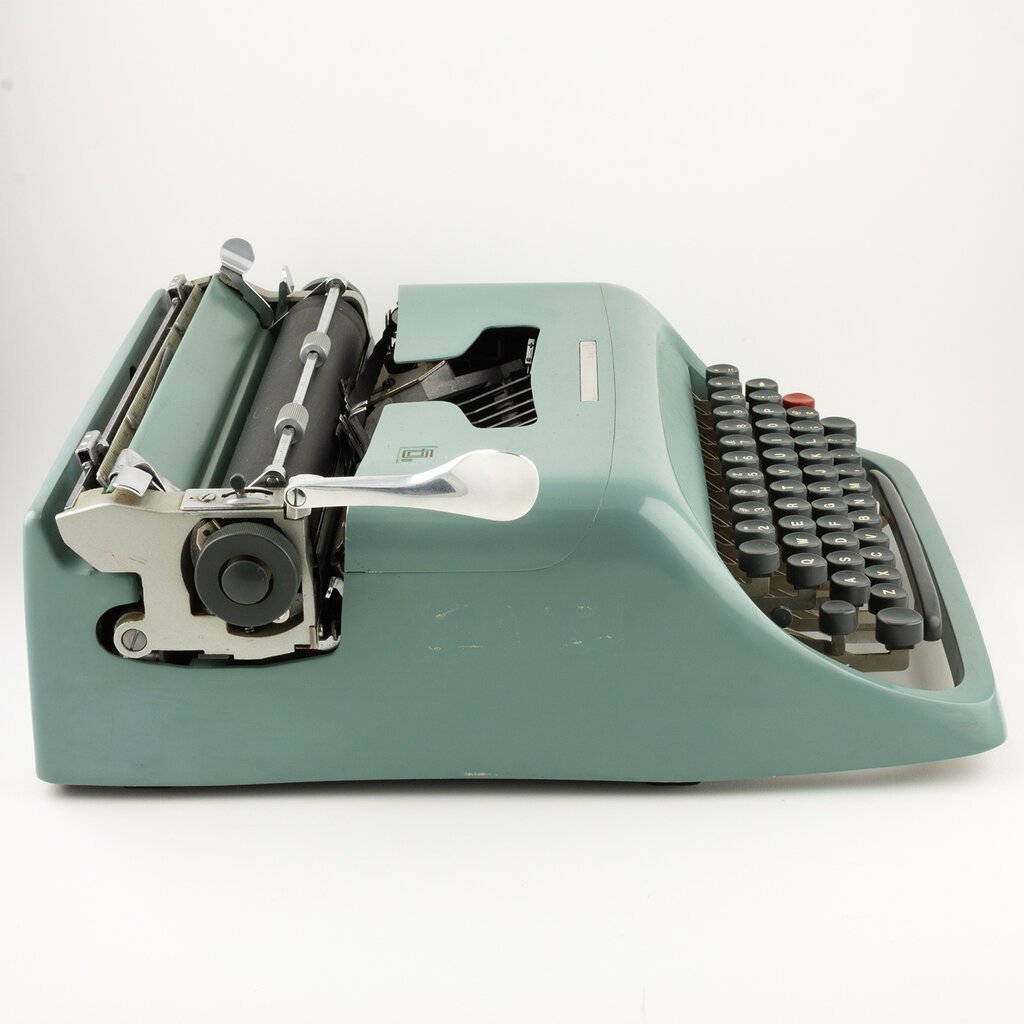 Underwood Underwood-Olivetti Studio 44 Typewriter