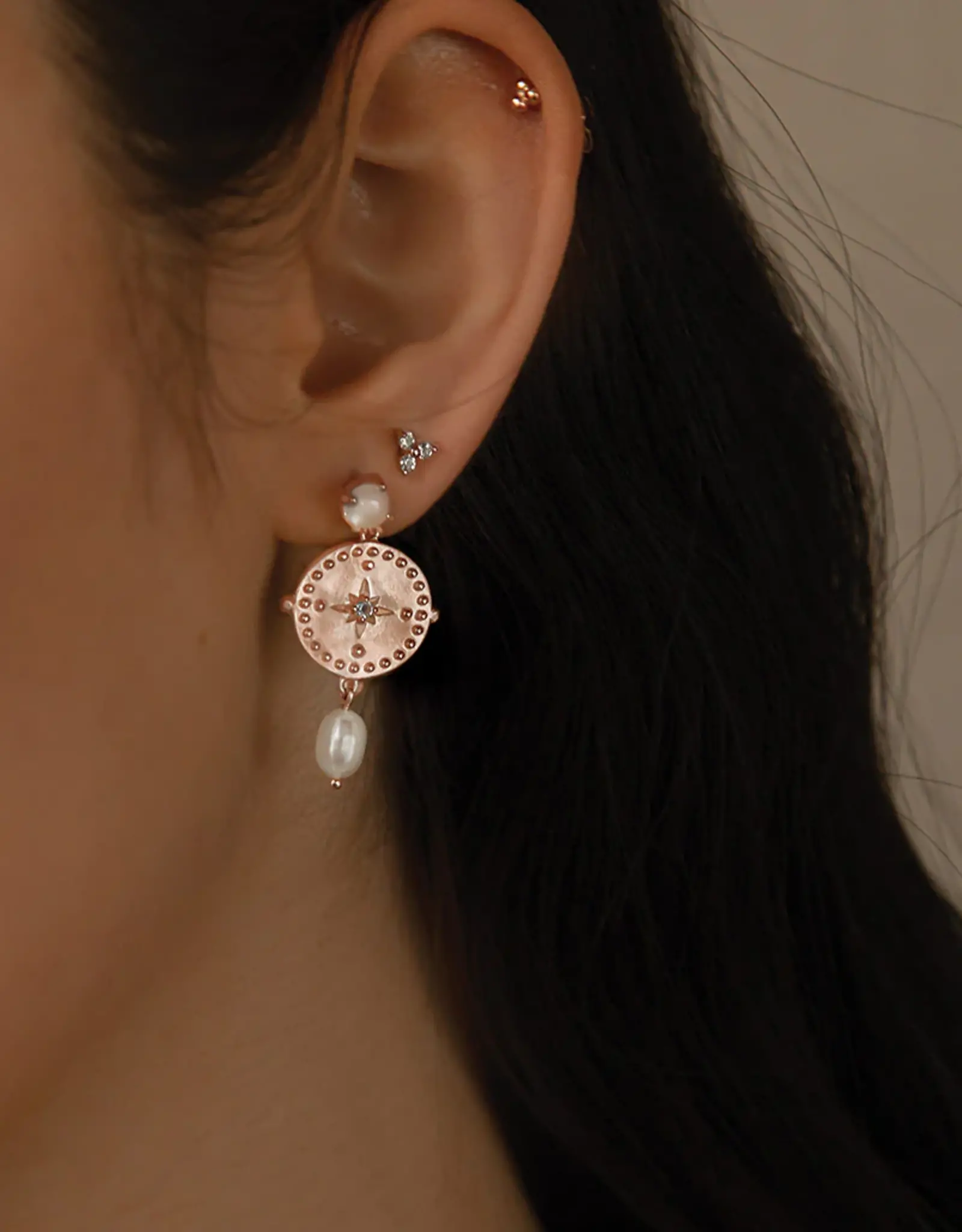 MURKANI HANGING DISC PEARL EARRINGS ROSE GOLD