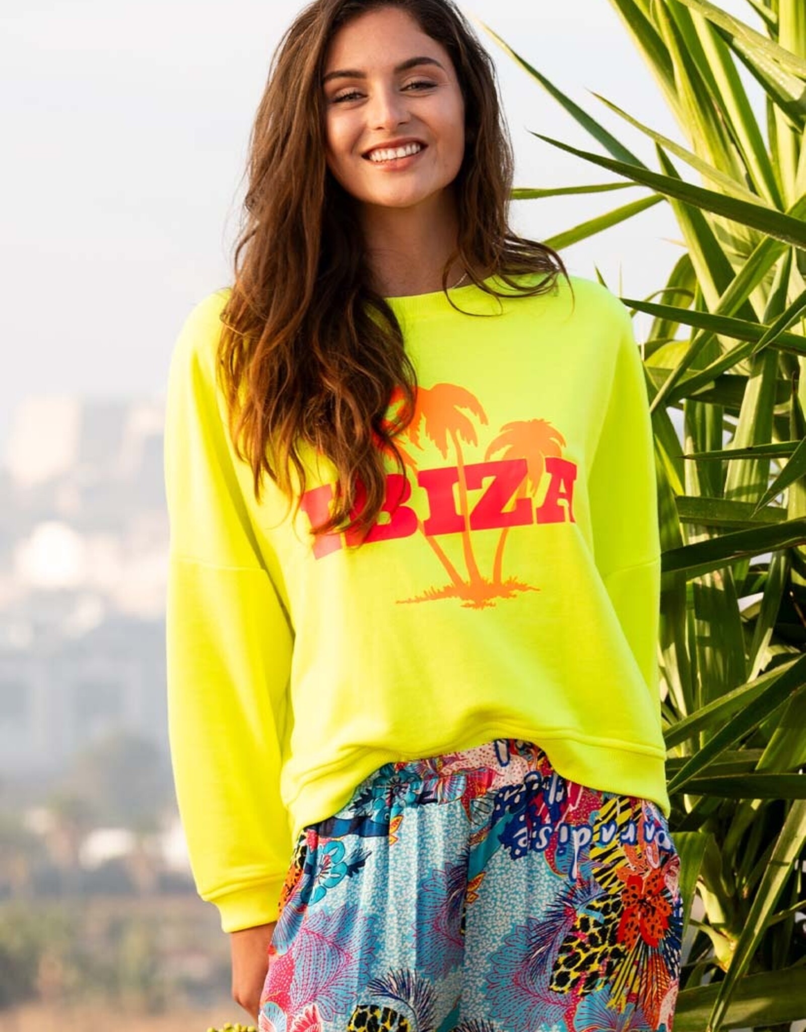 Neon yellow sweater outfit deals