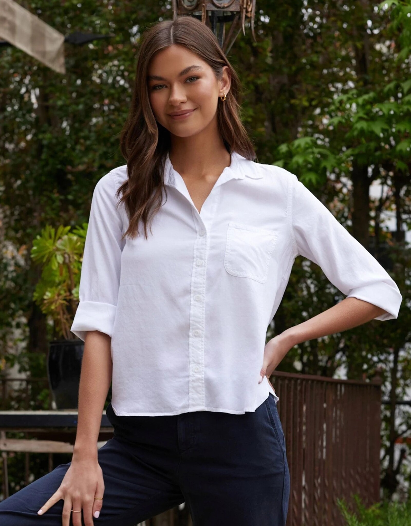 BELLA DAHL SHIRT TAIL BUTTON DOWN WHITE