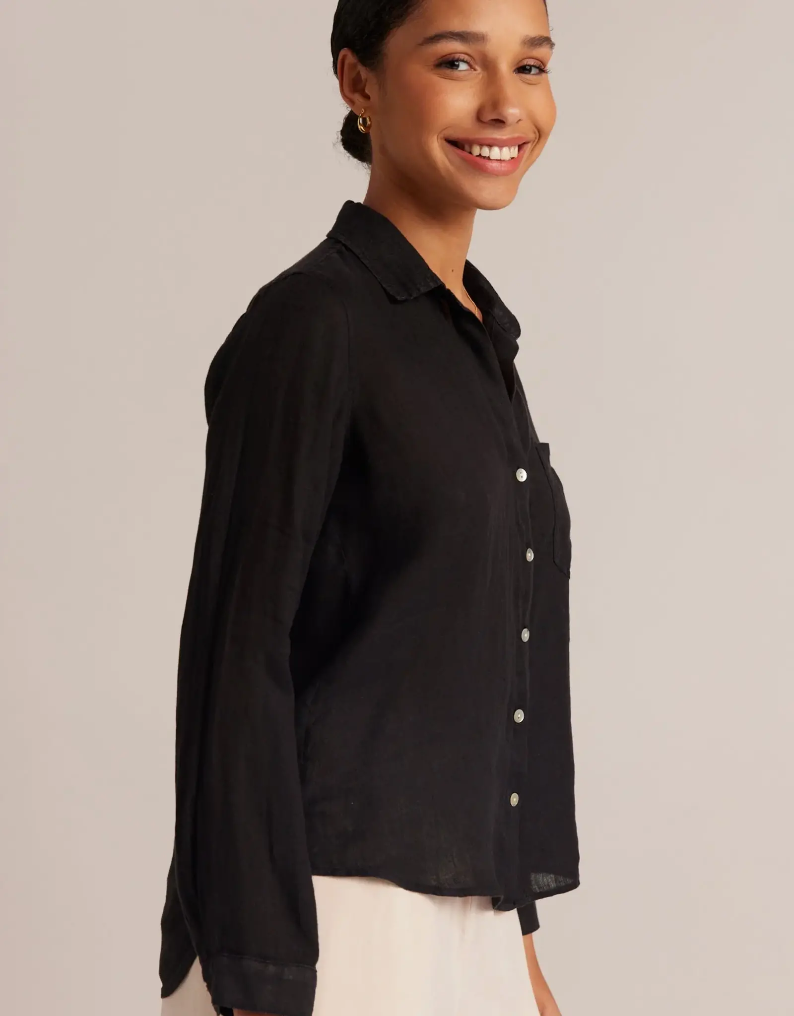 BELLA DAHL POCKET BUTTON DOWN SHIRT VINTAGE BLACK