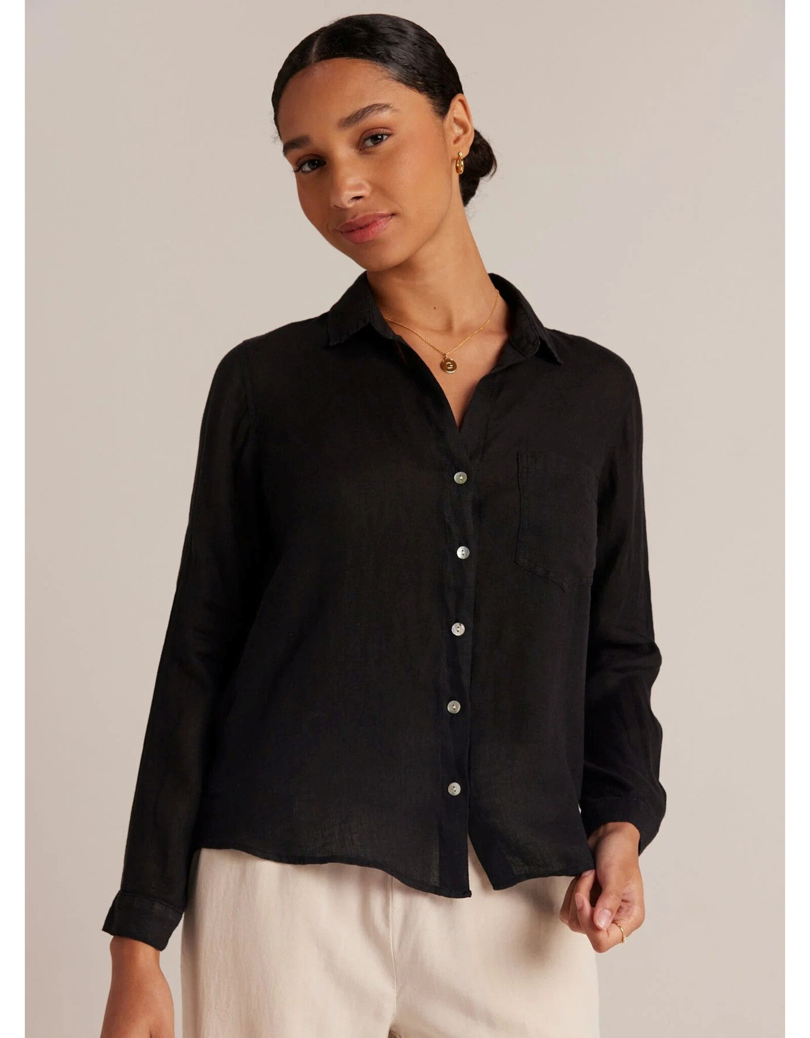 BELLA DAHL POCKET BUTTON DOWN SHIRT VINTAGE BLACK