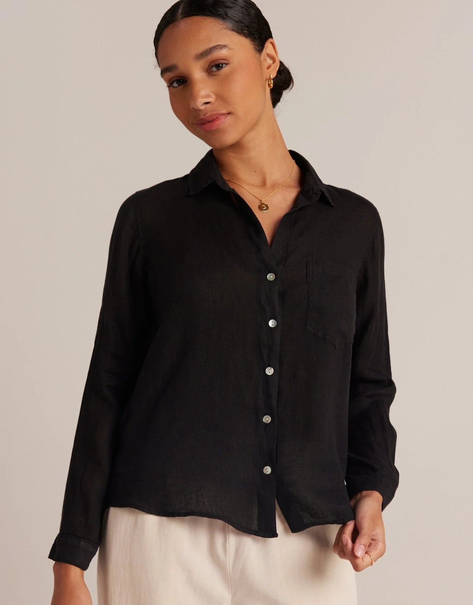 BELLA DAHL POCKET BUTTON DOWN SHIRT VINTAGE BLACK