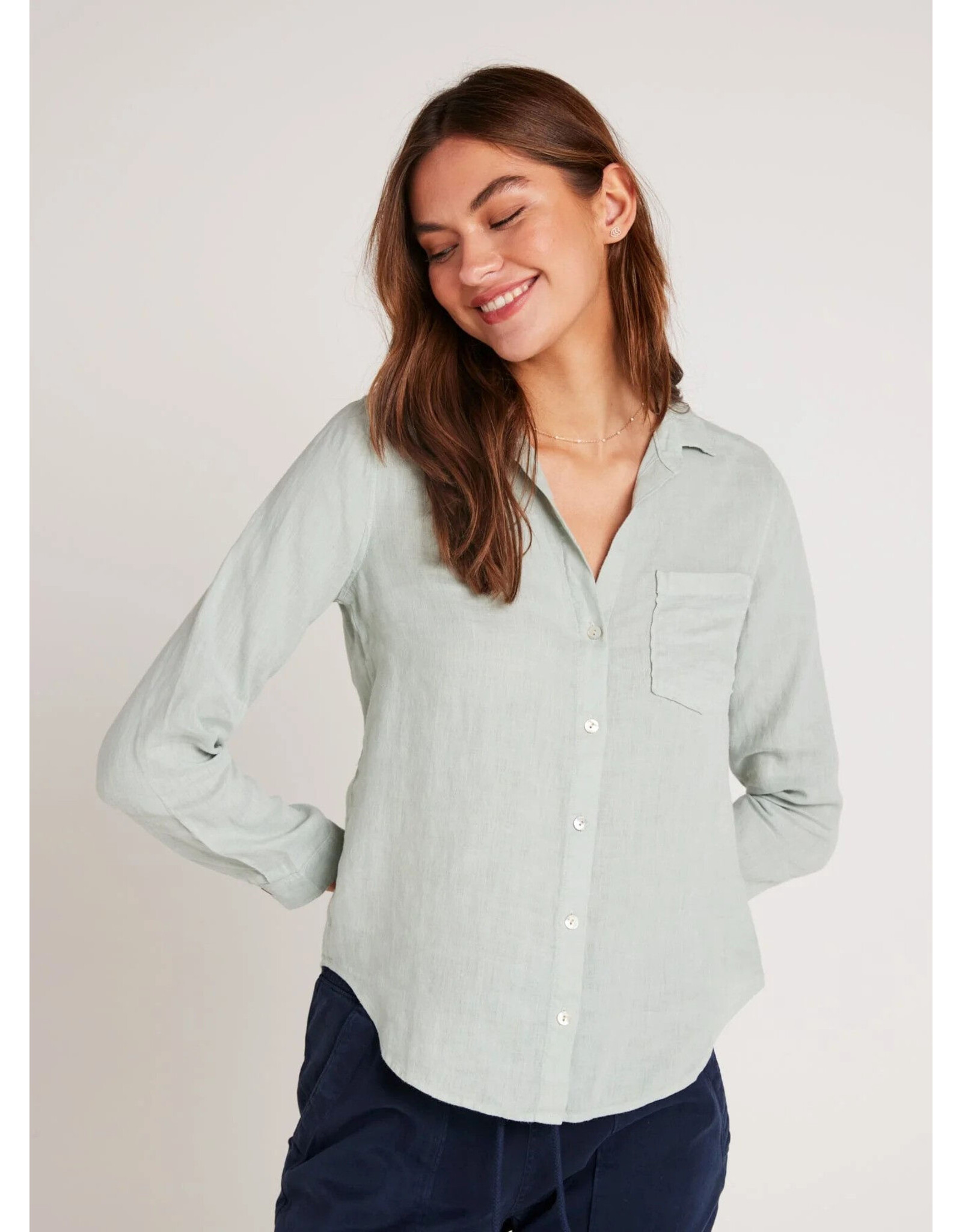 BELLA DAHL POCKET BUTTON DOWN SHIRT OASIS GREEN