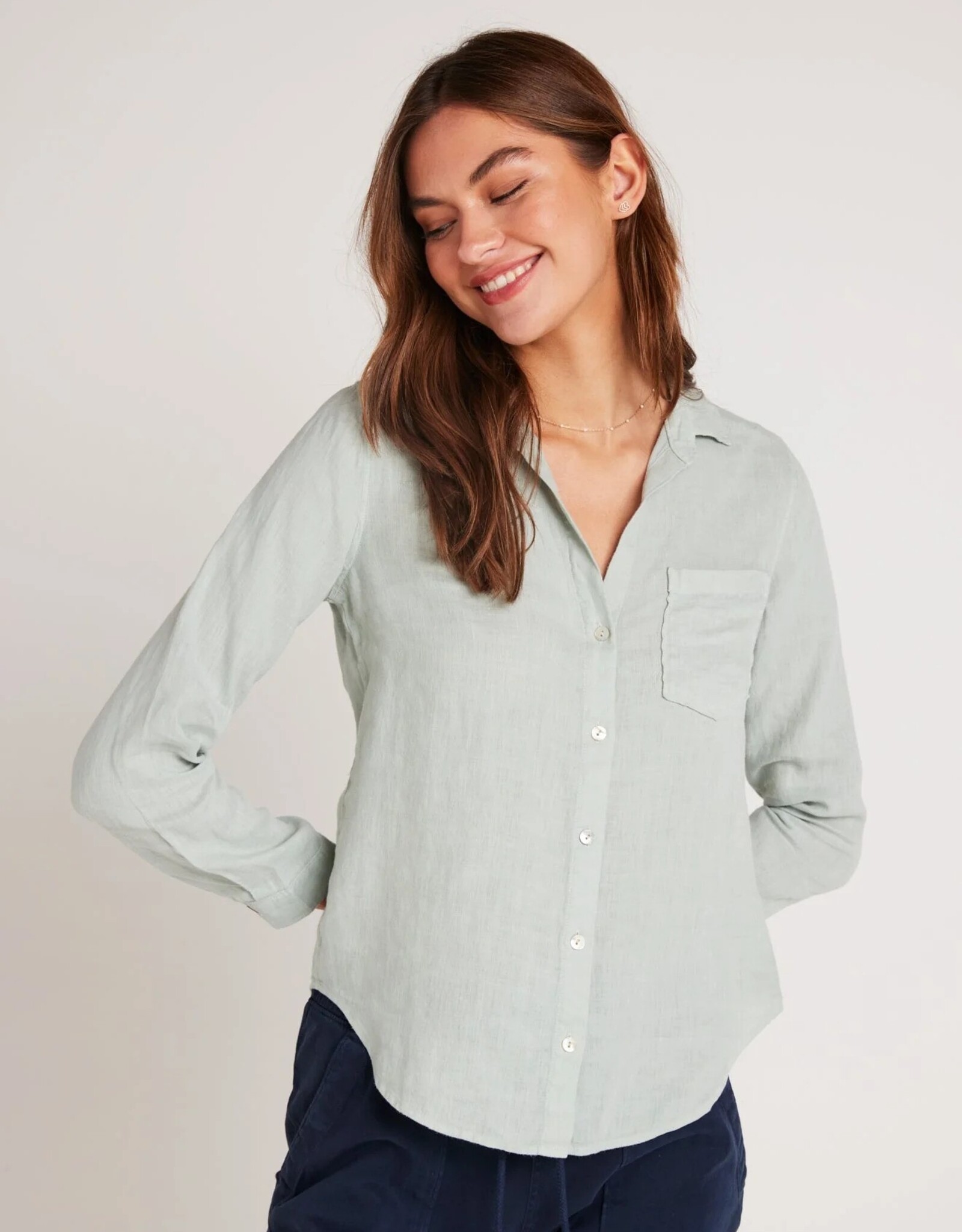 BELLA DAHL POCKET BUTTON DOWN SHIRT OASIS GREEN