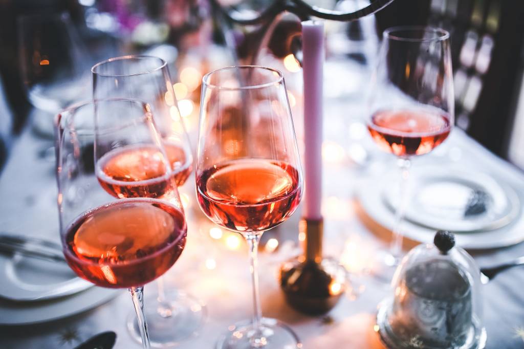 Did You Get Engaged Over The Holidays? Make a Wine Tasting Part of Your Engagement Party