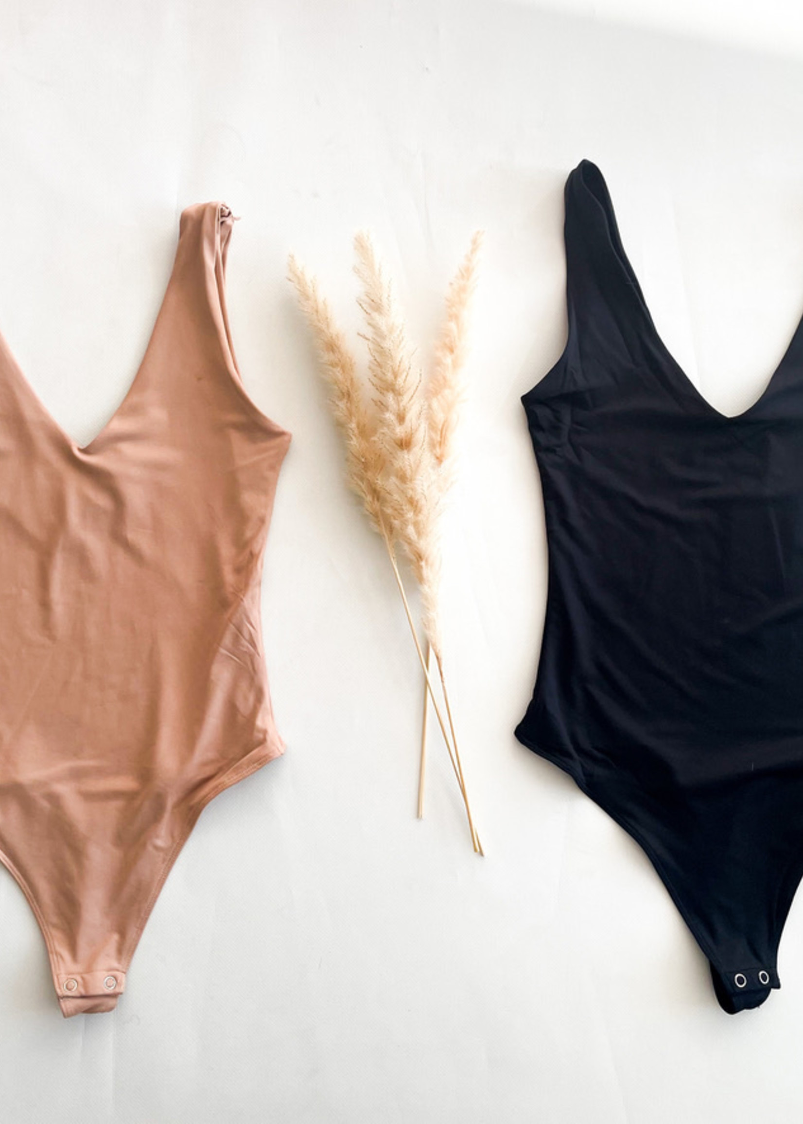 Double V second skin bodysuit - Republique Collection