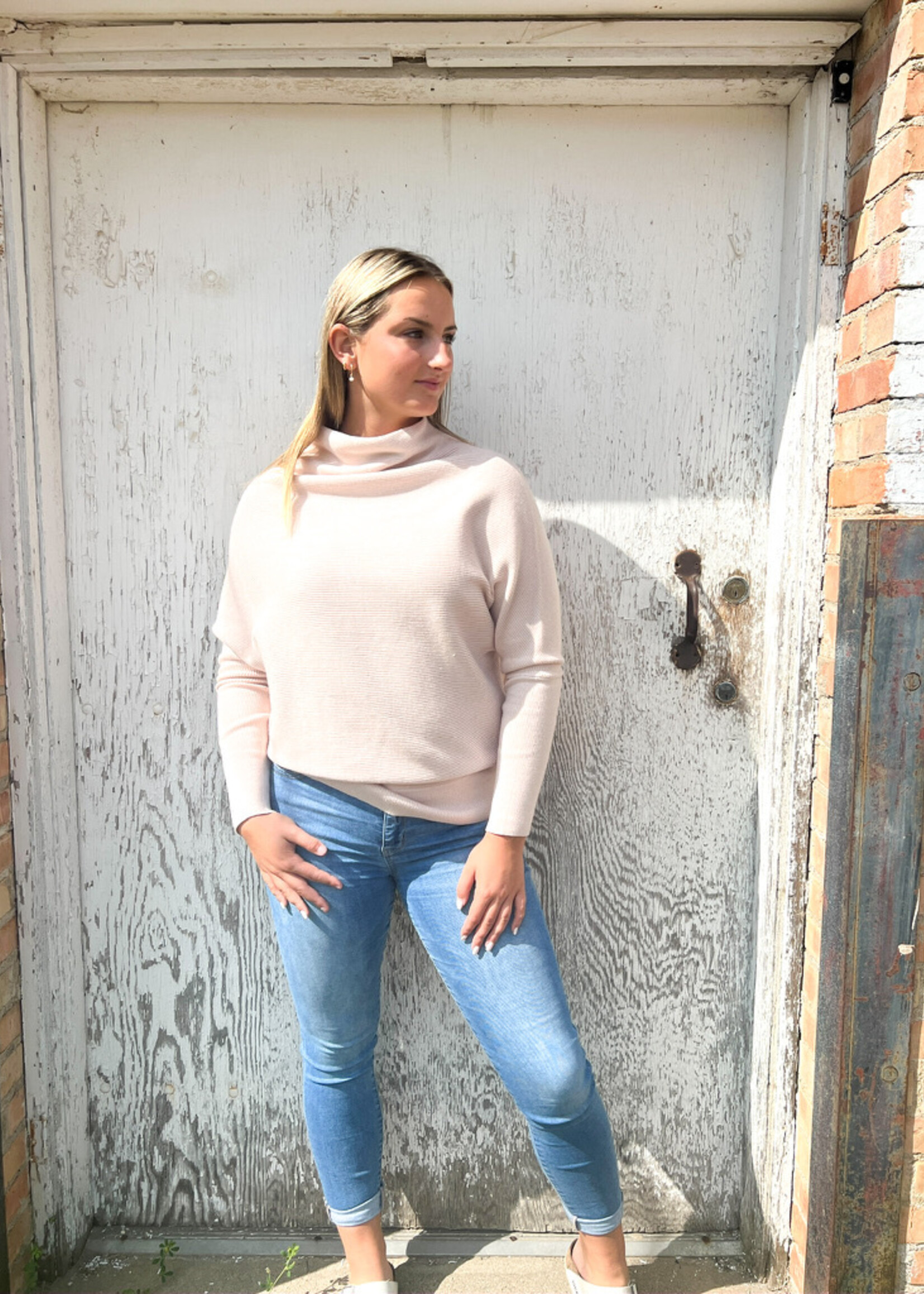 LOSA slouch neck pullover