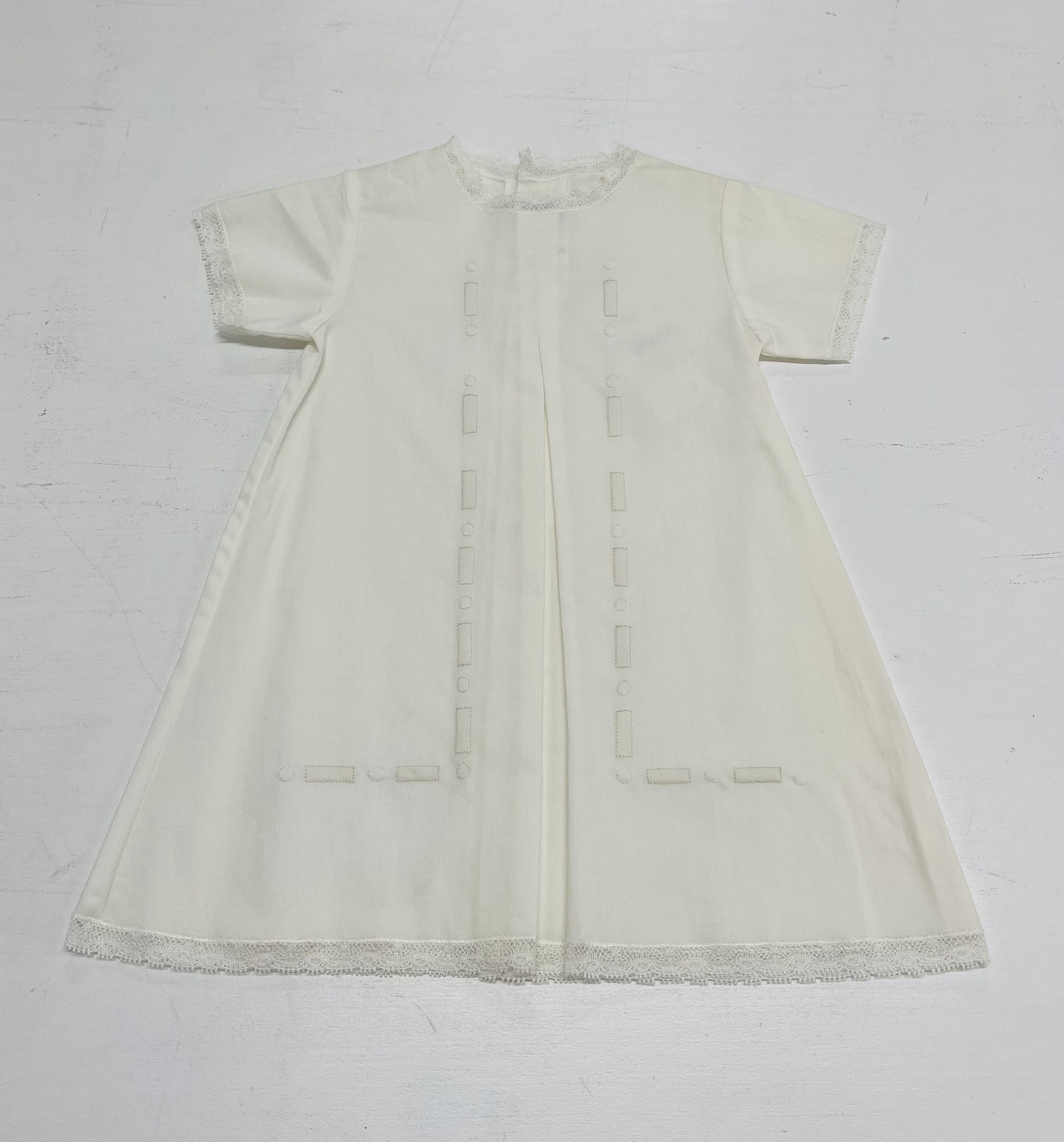 Auraluz Lace Cream/Ecru Daygown