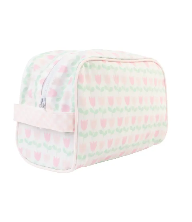 Apple of My Isla The Dopp Kit