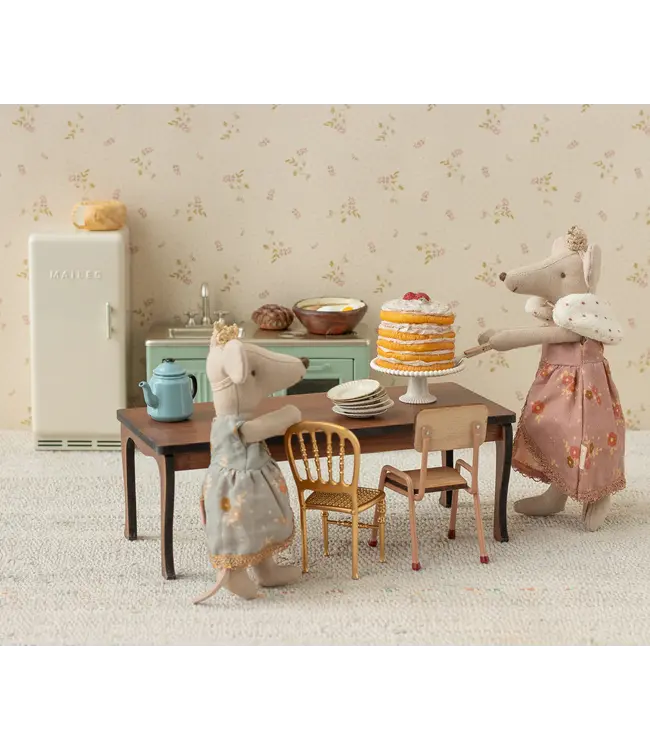 Party Cake & Cake Stand, Mouse - Off White