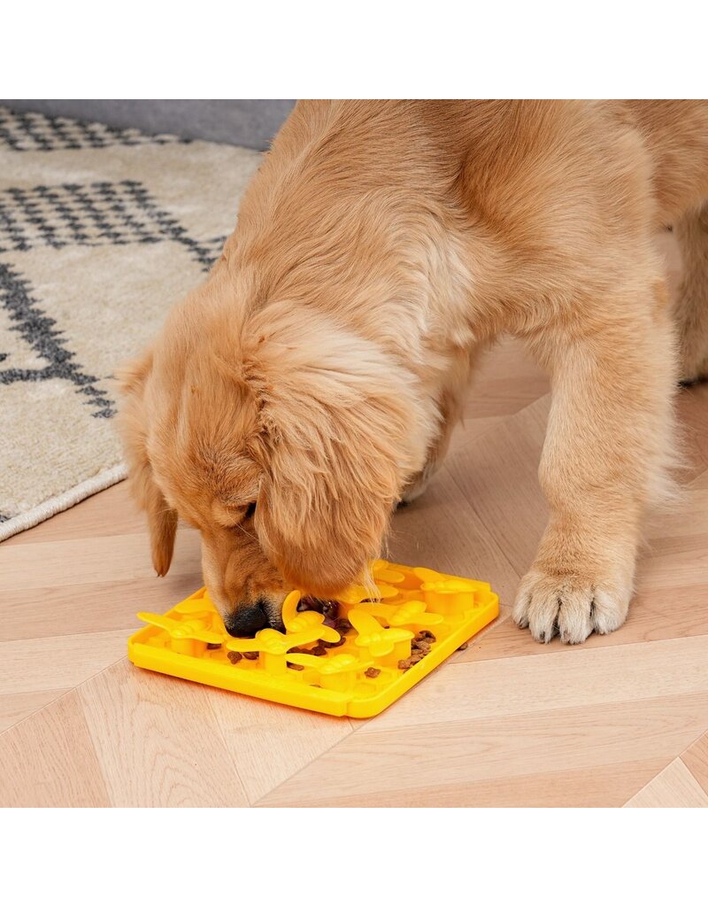 Tall Tails Tall Tails Foraging Mat | Yellow Bee 3D 8.5 in/1 Cup
