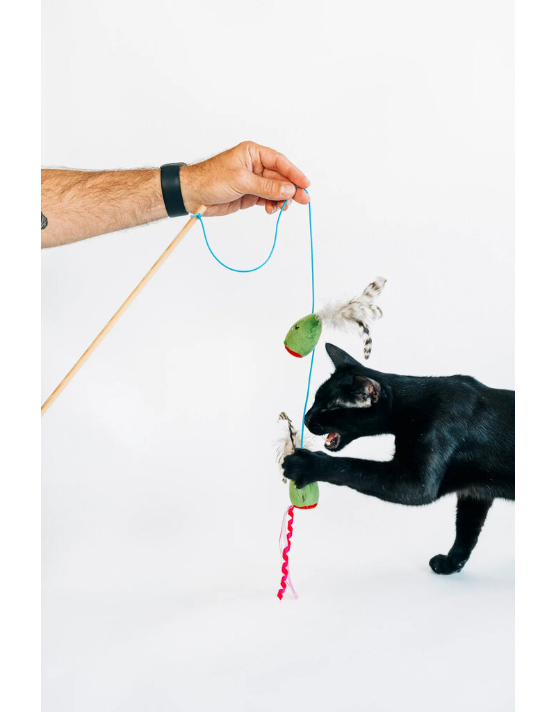 PLAY P.L.A.Y. Feline Frenzy Cat Toys | Purrfectly Pitted Wand Toy