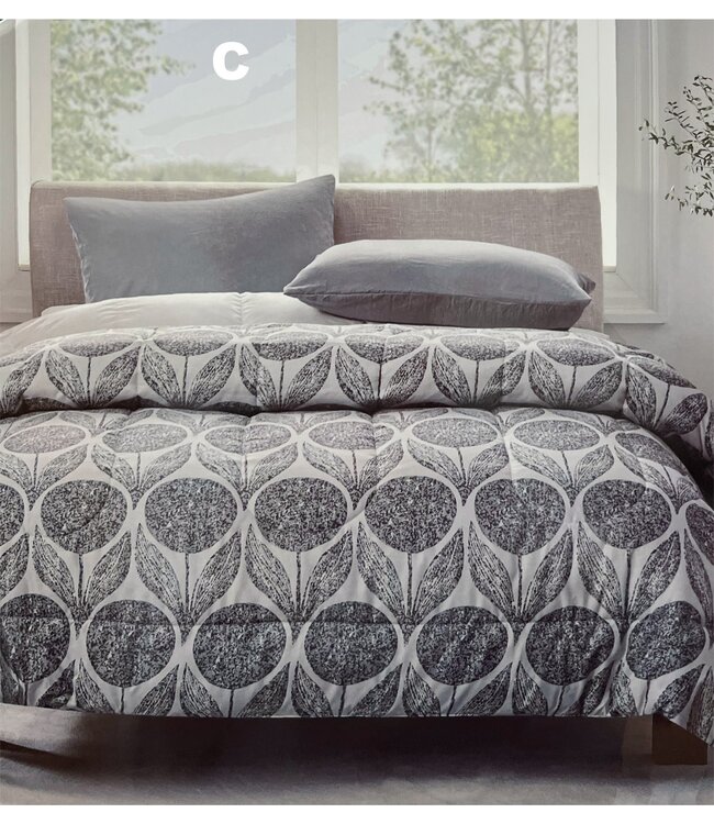 STUDIO 707 FLORAL PRINT COMFORTER AST